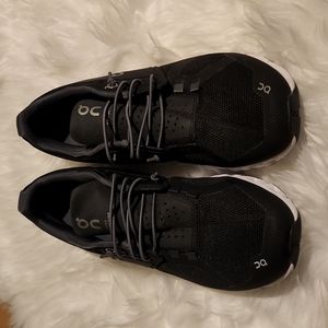 On Cloud running sneakers  Swiss  Engineering